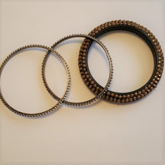 $7 Alone/$5 Bundled Costume Jewelry Bracelet - Picture 2 of 4